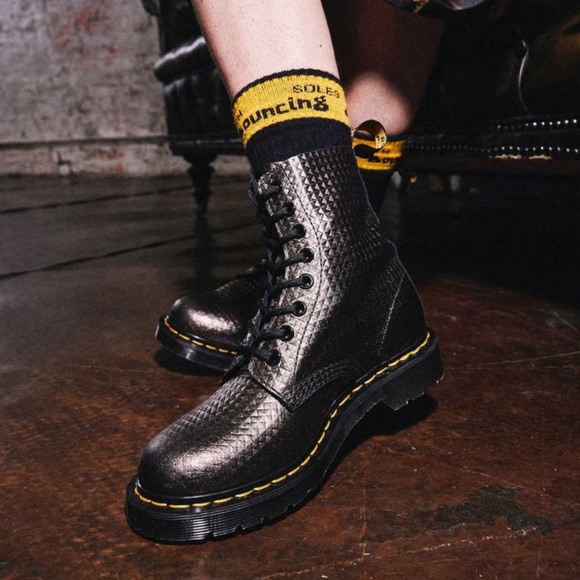 Dr Marten's Woman's 1460 Pascal Stud Emboss Leather Lace Up Boots - Picture 1 of 9